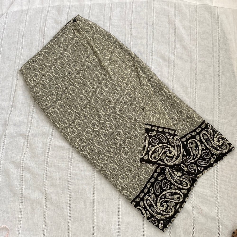 Vintage L’Amadei by D.P. Altomonte black and white wrap skirt.